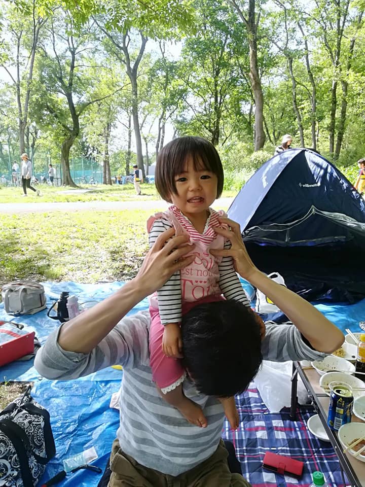 子供,娘,初めて,肩車,公園,バーベキュー